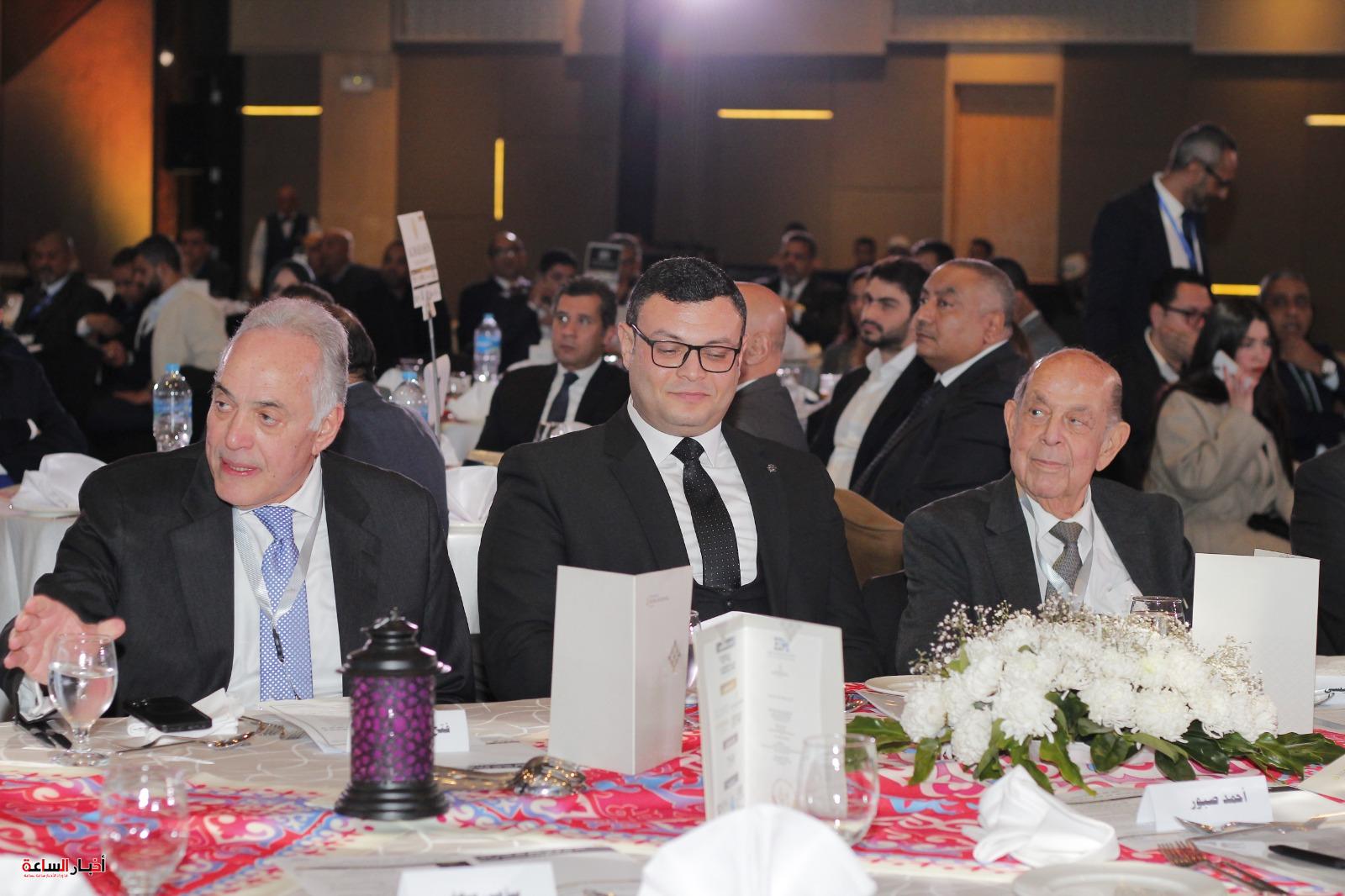 وزير الإسكان مع "رجال الأعمال": القطاع العقاري في مصر يشهد تنوعًا كبيرًا..و مطلوب سنويًا 2 مليون وحدة..ونحن بصدد إجراء تعديل تشريعي في قانون اتحاد الشاغلين 5 akhbarelsaa.com 6zlXVAu1