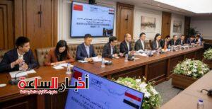 رئيس اقتصادية قناة السويس يبحث مع نائب وزير التجارة الصيني تعزيز الاستثمارات المشتركة في تصنيع السيارات والطاقة النظيفة 7 akhbarelsaa.com cwvxBNIv