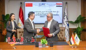 رئيس اقتصادية قناة السويس يبحث مع نائب وزير التجارة الصيني تعزيز الاستثمارات المشتركة في تصنيع السيارات والطاقة النظيفة 6 akhbarelsaa.com mbh41x2B