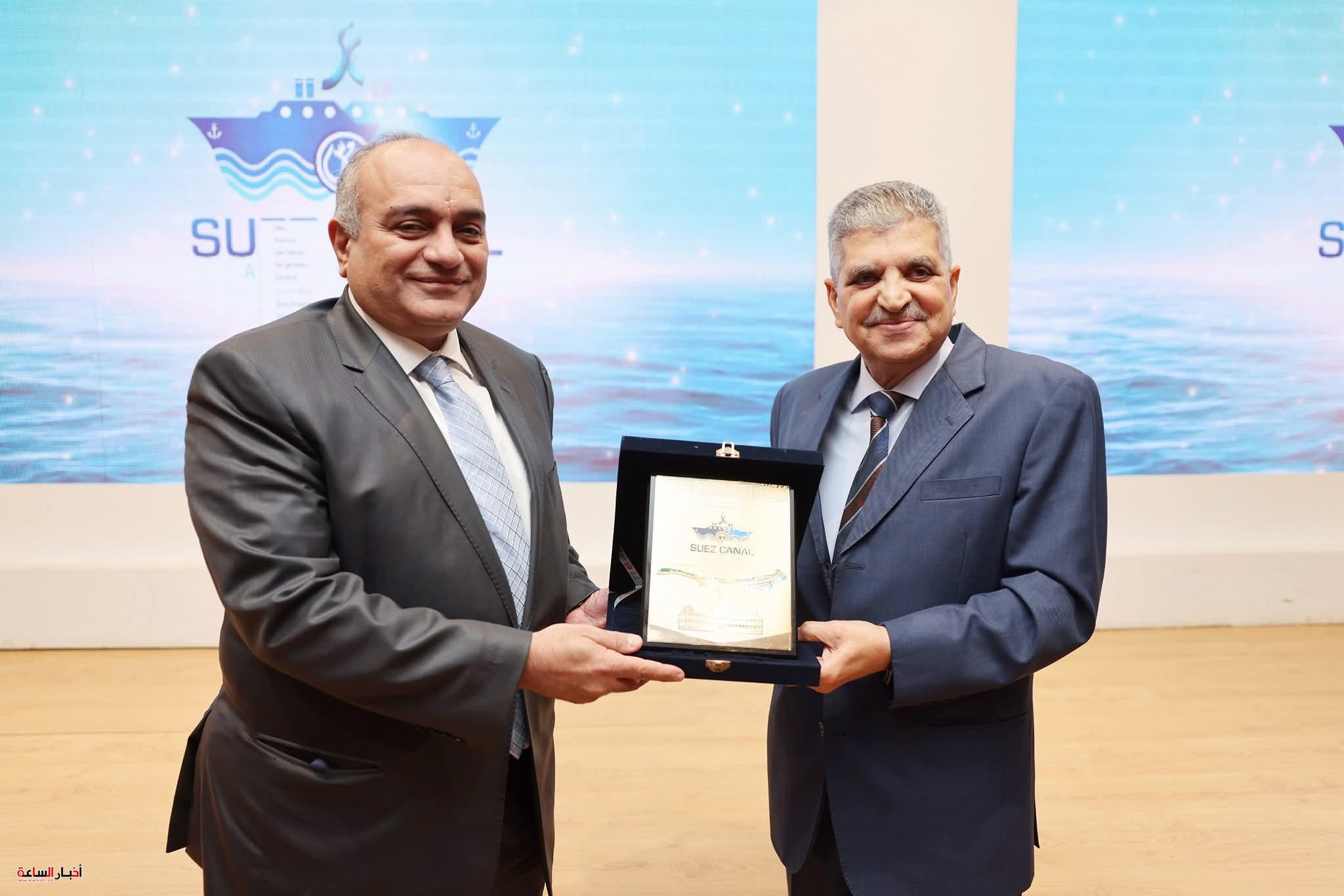 رئيس هيئة قناة السويس يلتقي وفد بعثة صندوق النقد الدولي 3 akhbarelsaa.com BOfVRfiS