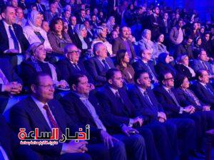 دكتور عبدالغفار يكرّم كوادر التأمين الصحي الشامل في يوم الوفاء ويؤكد.. العنصر البشري أساس تطوير المنظومة الصحية 5 akhbarelsaa.com xxkoi0m0