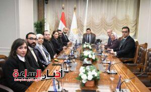 وزير الشباب يشهد توقيع عقد لتأهيل 3000 شاب على مهارات القيادة المجتمعية بالتعاون مع حماة الأرض ومنصة المنتور 4 akhbarelsaa.com JS9t8Smt