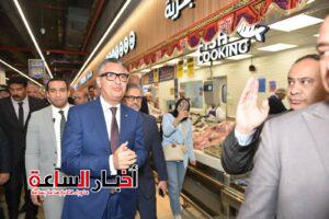 وزير التموين يفتتح لولو هايبر ماركت بالتجمع الخامس باستثمارات 500 مليون جنيه ويوفر 1000 فرصة عمل 8 akhbarelsaa.com USzU42g5