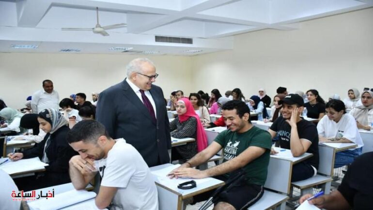جولة تفقدية لرئيس جامعة القاهرة للاطمئنان على سير امتحانات نهاية العام الدراسي 1 post image 1686085211