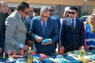 بالتزامن مع قرب حلول شهر رمضان المبارك .. محافظ سوهاج يستقبل قافلة صندوق " تحيا مصر " لدعم الأسر الأولى بالرعاية 10 IMG 20240229 WA0077