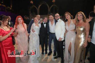 مصطفى قمر يرقص مع جميلة عوض وأحمد حافظ في حفل زفافهم