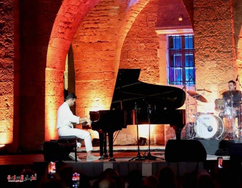 عمر الرحباني بحفل كامل العدد في البترون 