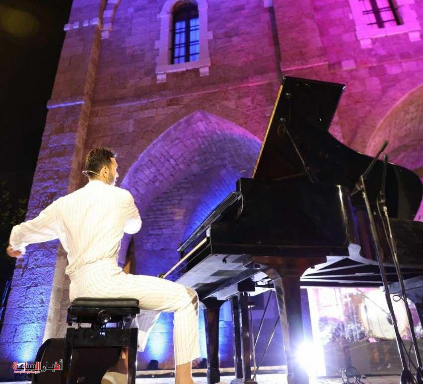 عمر الرحباني بحفل كامل العدد في البترون 