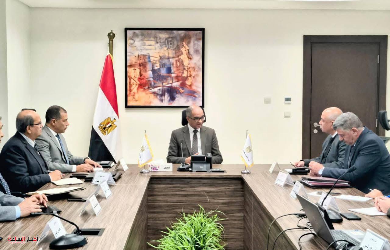 نائب وزير الإسكان يناقش ملفات استراتيجية لتطوير مرافق مياه الشرب والصرف الصحي