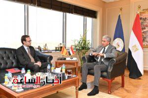 وزير السياحة والآثار يبحث مع سفير إسبانيا بالقاهرة تعزيز التعاون السياحي والأثري والاستثمار الفندقي 3 akhbarelsaa.com asjUYSnG