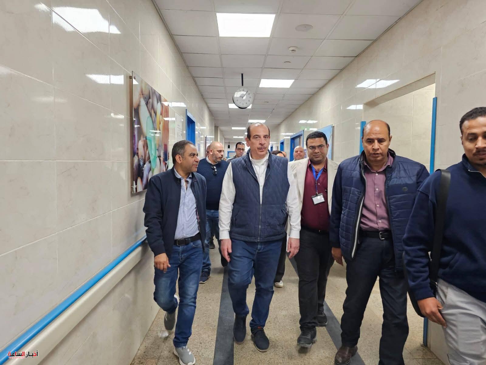 نائب وزير الصحة يتفقد منشآت أسيوط ويوجه بمكافآت تشجيعية للفرق المتميزة والوحدات الصحية المعتمدة
