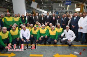 وزير الصناعة يتفقد مصانع هندسية وغذائية بالعاشر من رمضان ويؤكد دعم رفع المكون المحلي وتعزيز تنافسية المنتج المصري 7 akhbarelsaa.com Jr0KCA3S