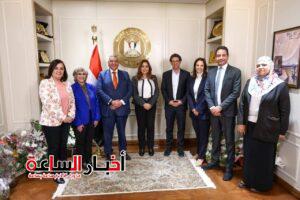 وزيرة التنمية المحلية والبيئة تشهد توقيع بروتوكول لتحويل الأراضي غير المستغلة إلى مساحات عامة آمنة للأطفال والشباب وكبار السن 5 akhbarelsaa.com LIpfeXec