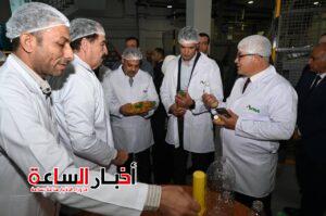 وزير الصناعة يتفقد مصانع هندسية وغذائية بالعاشر من رمضان ويؤكد دعم رفع المكون المحلي وتعزيز تنافسية المنتج المصري 5 akhbarelsaa.com NuNrw90O