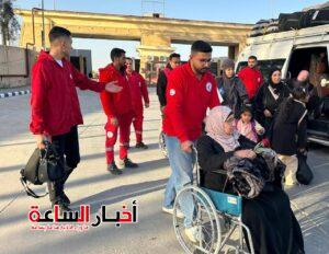 وزيرة التضامن تتابع الاستجابة الإنسانية للهلال الأحمر المصري بمعبر رفح مع بدء تشغيله من الجانب الفلسطيني 6 akhbarelsaa.com e2KdFrGX