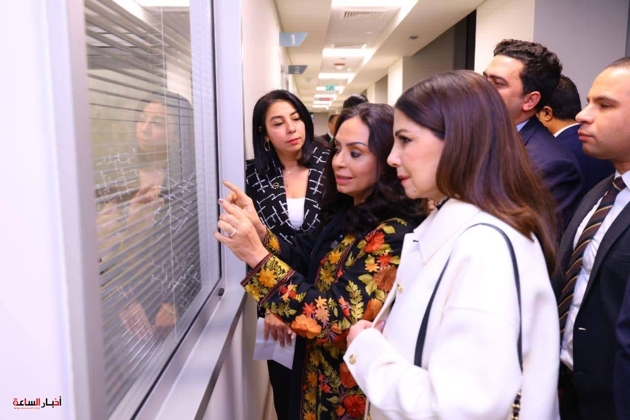 وزيرة التضامن تتفقد مستشفى أهل مصر لعلاج الحروق وتشيد بريادته الطبية بحضور ماجدة الرومي