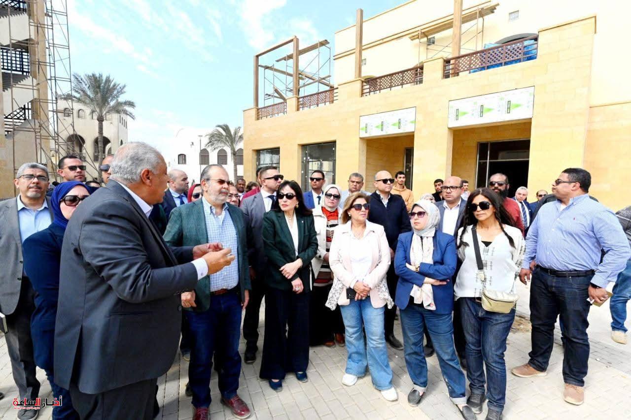وزيرة الإسكان تتفقد مشروع حدائق تلال الفسطاط وتؤكد الالتزام بأعلى معايير الجودة والجدول الزمني