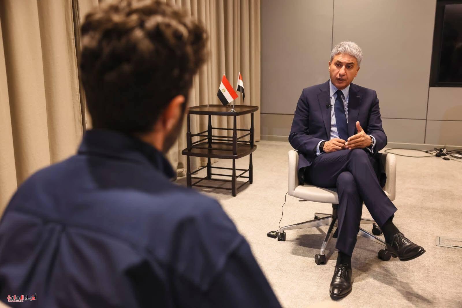 وزير السياحة يستعرض نمو القطاع وفرص الاستثمار خلال لقاءات إعلامية على هامش معرض EMITT بتركيا