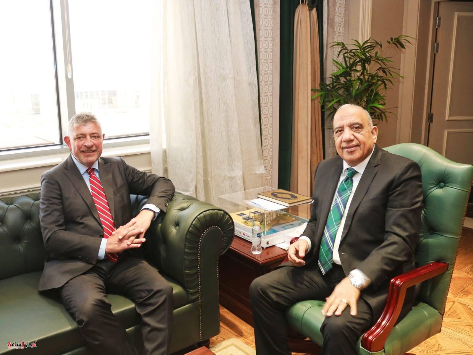 وزير الكهرباء يبحث مع سفير الدنمارك تعزيز التعاون وجذب الاستثمارات في مشروعات الطاقة المتجددة