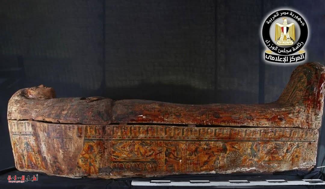 اكتشاف خبيئة توابيت ملونة وبرديات نادرة من عصر الانتقال الثالث في البر الغربي بالأقصر
