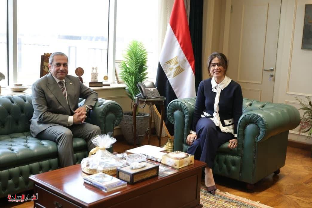 وزيرة الثقافة تبحث مع رئيس شركة العاصمة الإدارية للتنمية العمرانية تعزيز الفعاليات الفنية بمدينة الثقافة والفنون