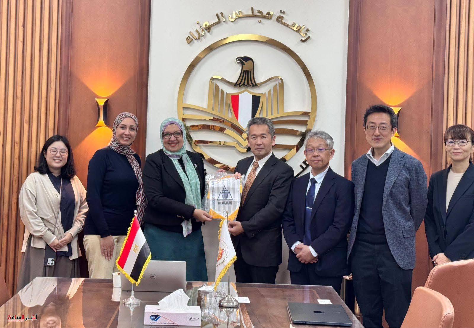 تعاون مصري ياباني لإدخال تخصصات الطاقة الخضراء والألواح الشمسية بمعهد الكوزن المصري الياباني