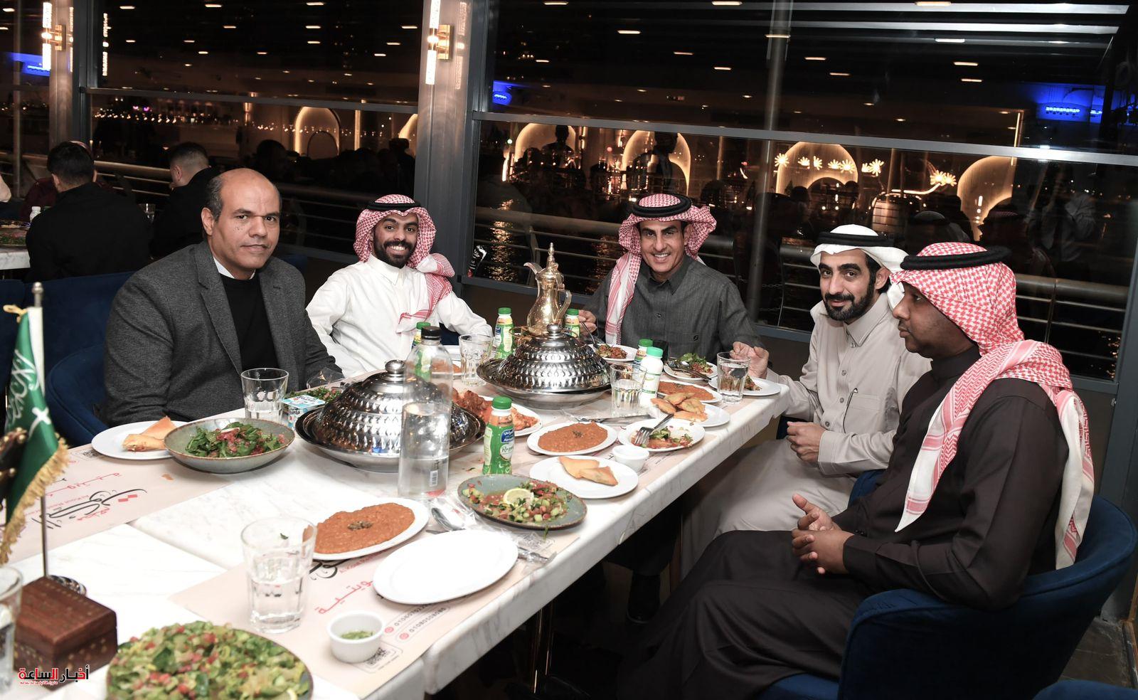 في أجواء من المحبة.. العيد يجدد ذكريات السعوديين الرمضانية مع أشقائهم في القاهرة