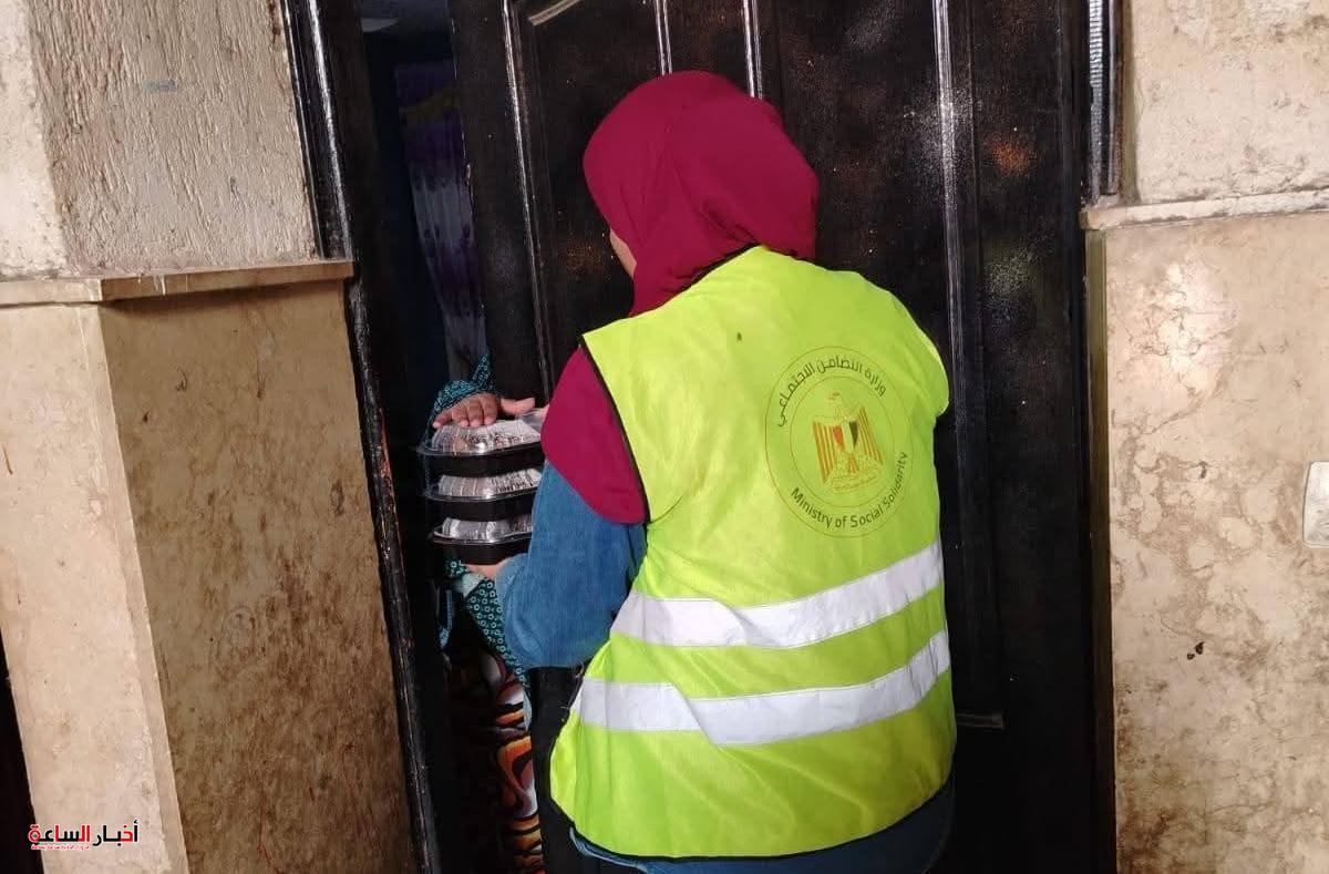 التضامن الاجتماعي توزع أكثر من 15 ألف وجبة على سكان مشروعات بديل العشوائيات خلال النصف الأول من رمضان