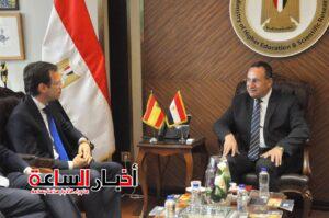 وزير التعليم العالي يبحث مع سفير إسبانيا وجامعة IE تعزيز التعاون الأكاديمي والبحثي بين البلدين 7 akhbarelsaa.com MRMiNvdL