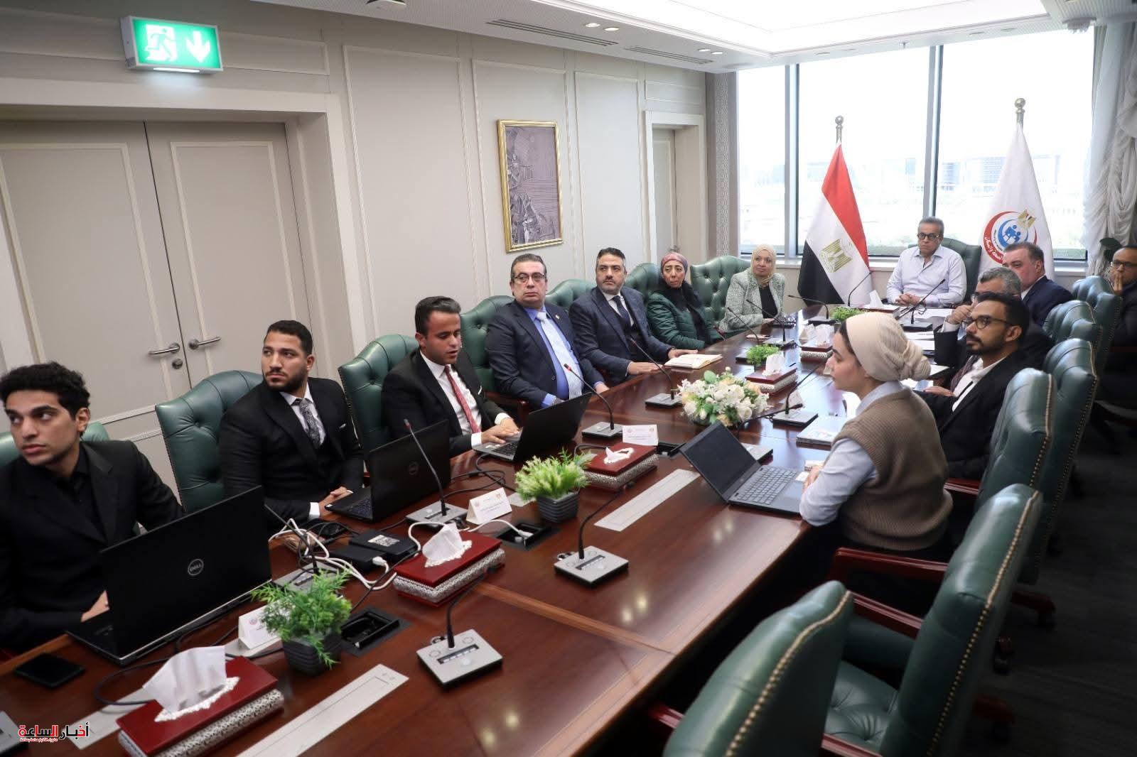 وزير الصحة يبحث مشروعًا طلابيًا بجامعة حلوان لتطوير منظومة صحية ذكية بالذكاء الاصطناعي