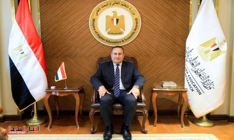 وزير التعليم العالي يوجه برفع درجة الاستعداد بالمستشفيات الجامعية لمواجهة تقلبات الطقس
