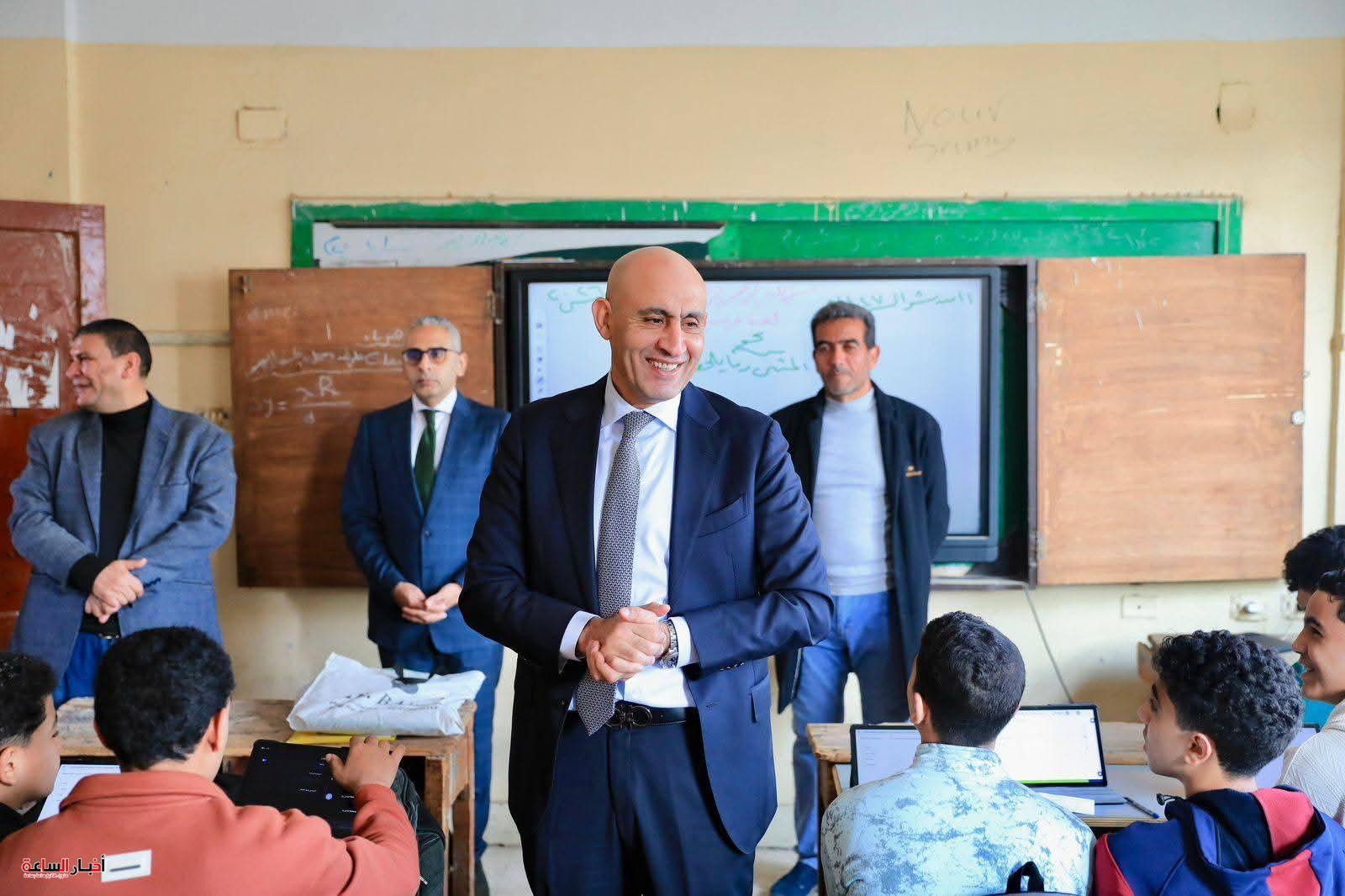 وزير التعليم يتفقد مدارس الغربية ويؤكد على علاج ضعف القراءة والاهتمام بالبرمجة والذكاء الاصطناعي
