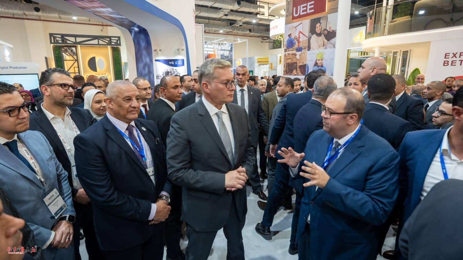 وزير البترول يتفقد أجنحة الشركات في إيجبس 2026 ويؤكد جذب الاستثمارات