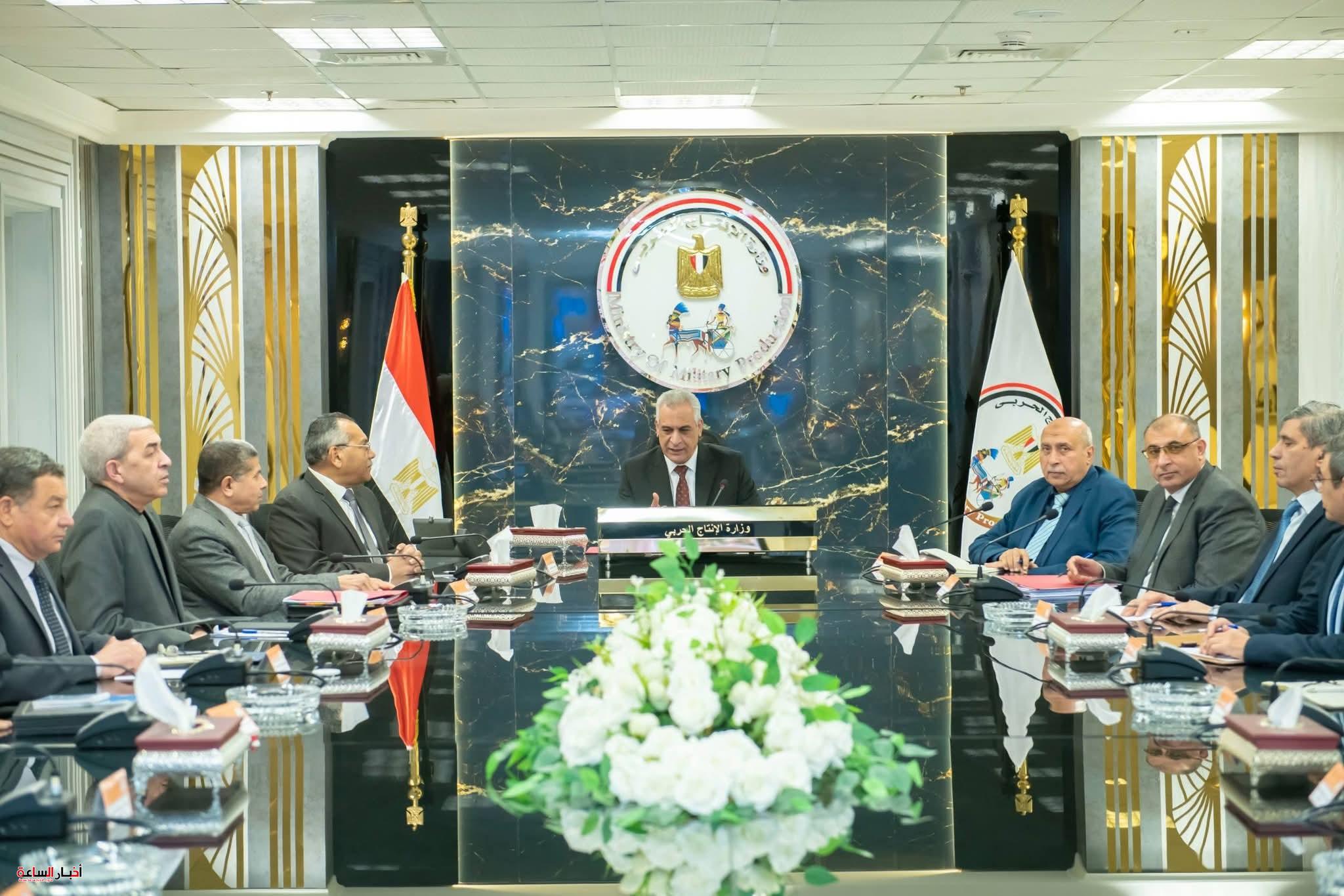 وزير الإنتاج الحربي يوجّه بترشيد الاستهلاك دون المساس بالإنتاجية خلال اجتماع متابعة عبر الفيديو كونفرانس