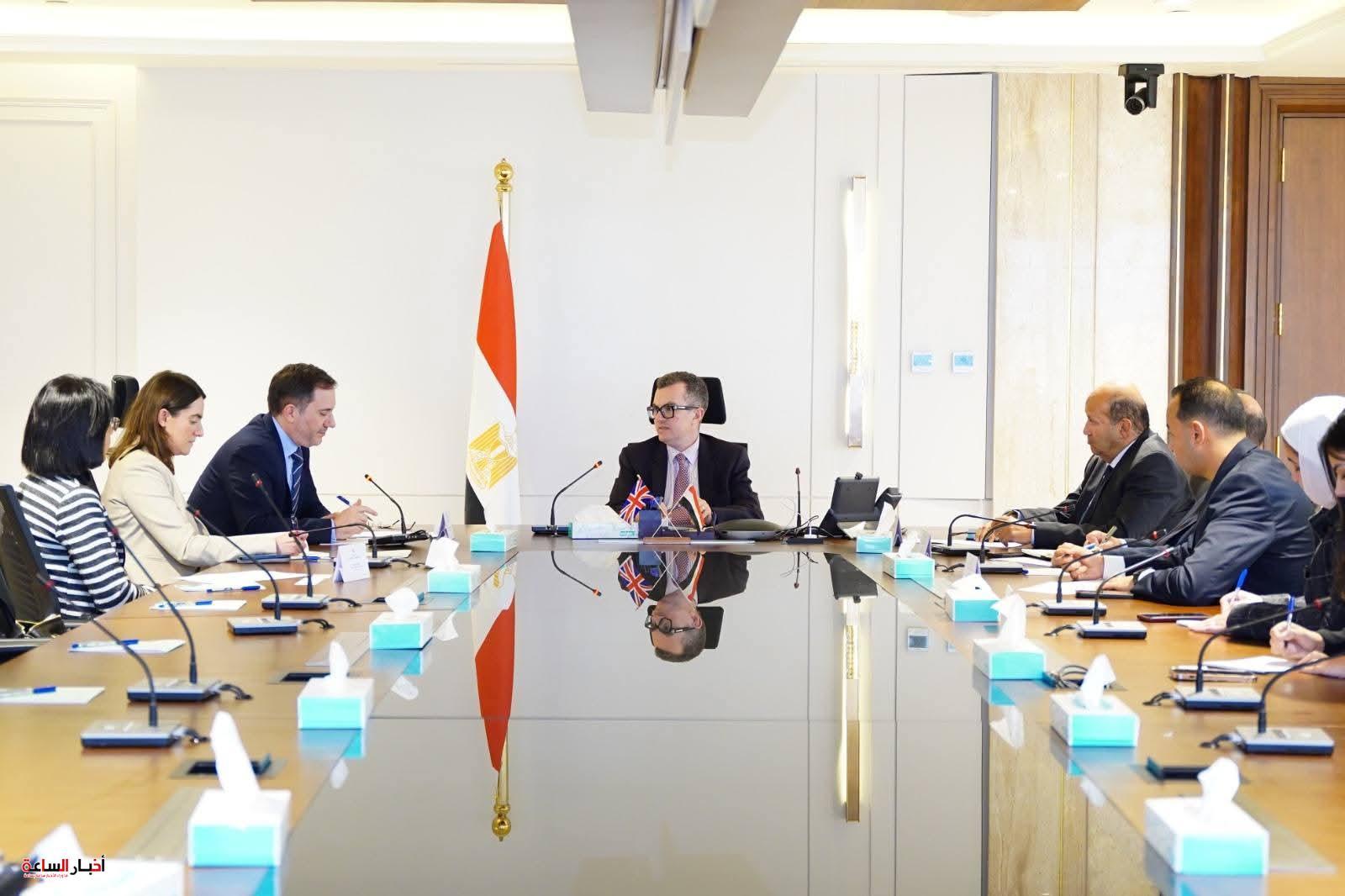 مصر وبريطانيا تبحثان تعزيز التعاون الاقتصادي وتوسيع الاستثمارات في البنية التحتية والطاقة النظيفة