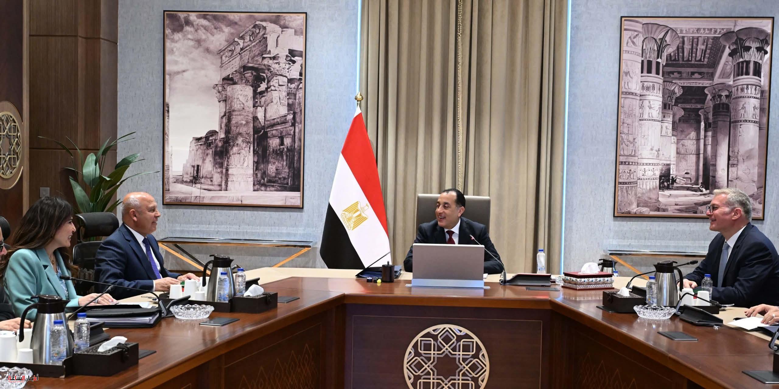 الحكومة تعيد ترتيب أولويات المشروعات.. إرجاء 20 طريقًا ضمن خطة ترشيد استهلاك الوقود