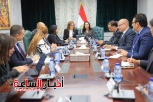 وزيرة التضامن تستعرض المنظومة المالية الاستراتيجية للتمكين الاقتصادي لتعزيز التحول من الدعم إلى الإنتاج 3 akhbarelsaa.com FnHpRSzY