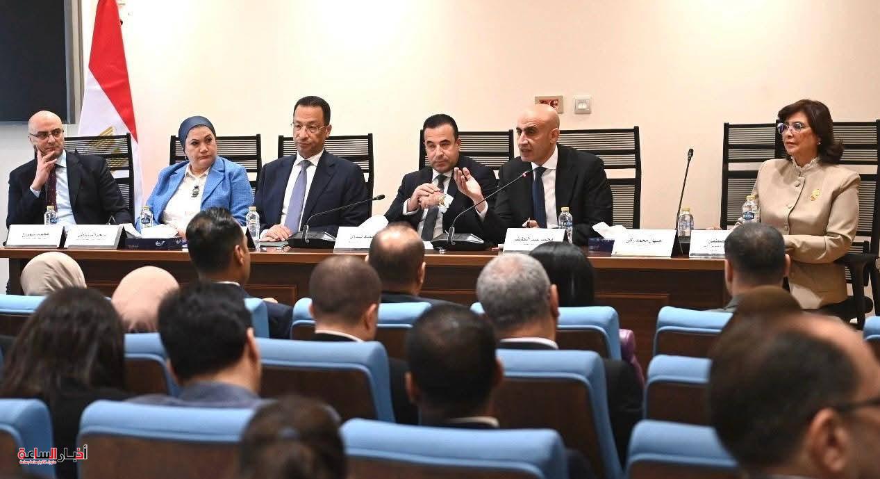 وزير التعليم.. إعداد قانون لتنظيم استخدام وسائل التواصل الاجتماعي لحماية الطلاب دون حجبها