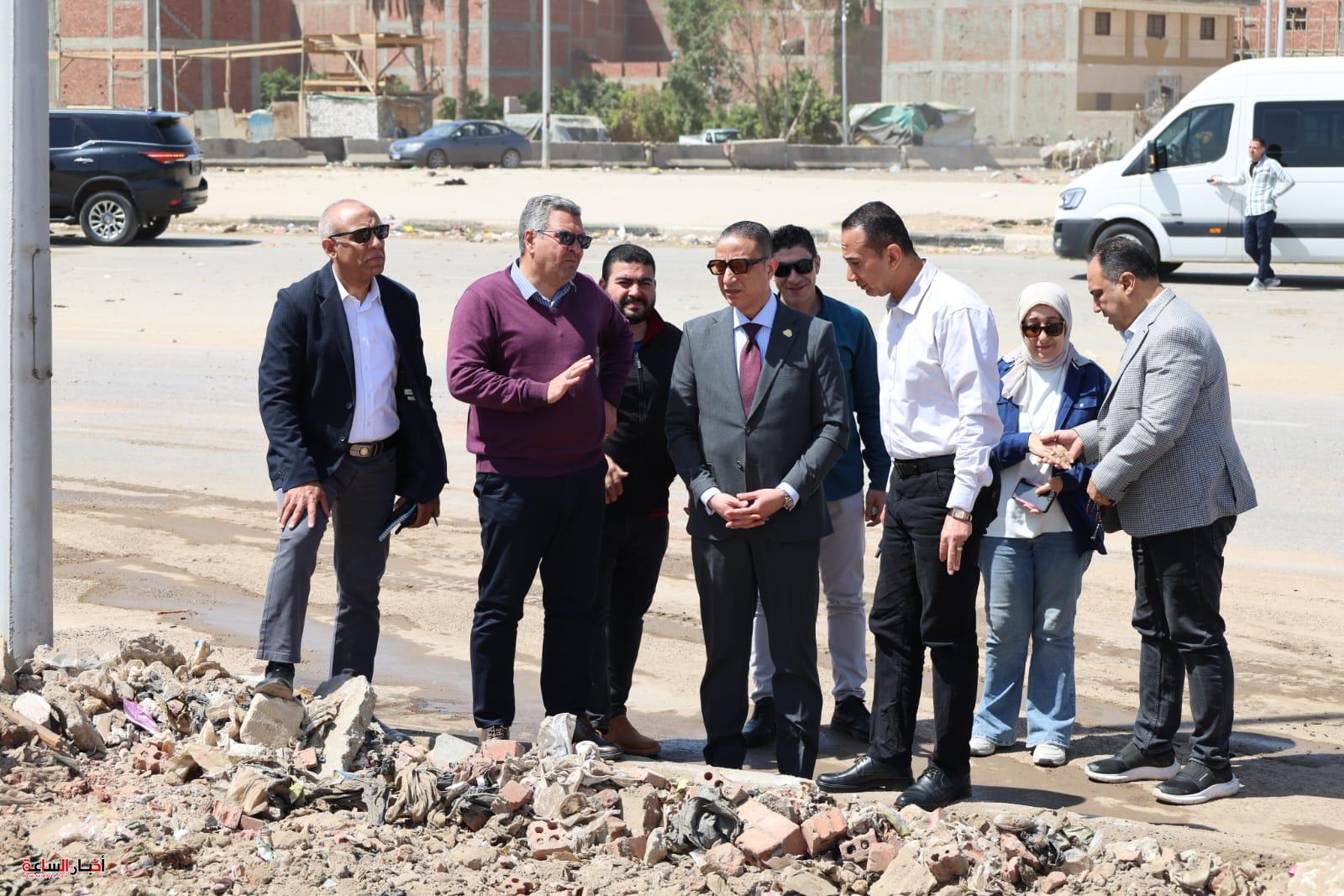 محافظ الجيزة يتفقد محاور أوسيم وكرداسة والهرم.. تطوير الطرق ورفع 950 طن مخلفات وتعزيز النظافة 3 akhbarelsaa.com f2q5wBq8