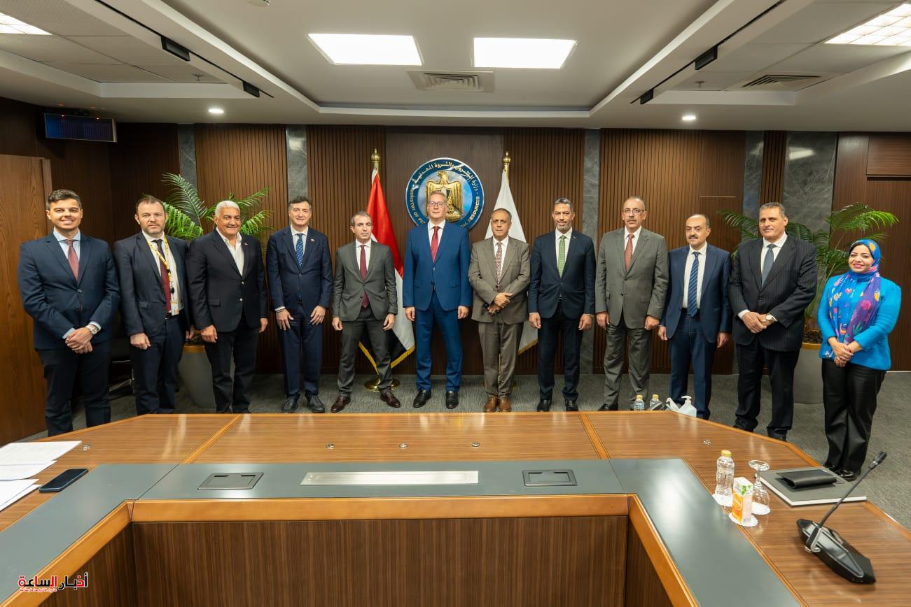 وزير البترول: مذكرة نوايا مع "إيني" تعزز استثمارات الغاز في شمال بورسعيد وتدعم استقرار وزيادة الإنتاج 2 مذكرة النوايا الإطار العام لبرنامج العمل