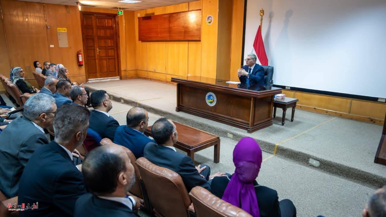وزير البترول يبحث مع الكوادر الشابة تعزيز تنافسية مصر عالميًا في الاستثمار التعديني