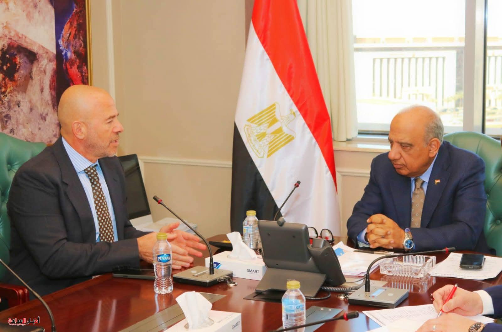 الكهرباء تبحث تغذية مشروع مركز بيانات عالمي لتعزيز التحول الرقمي