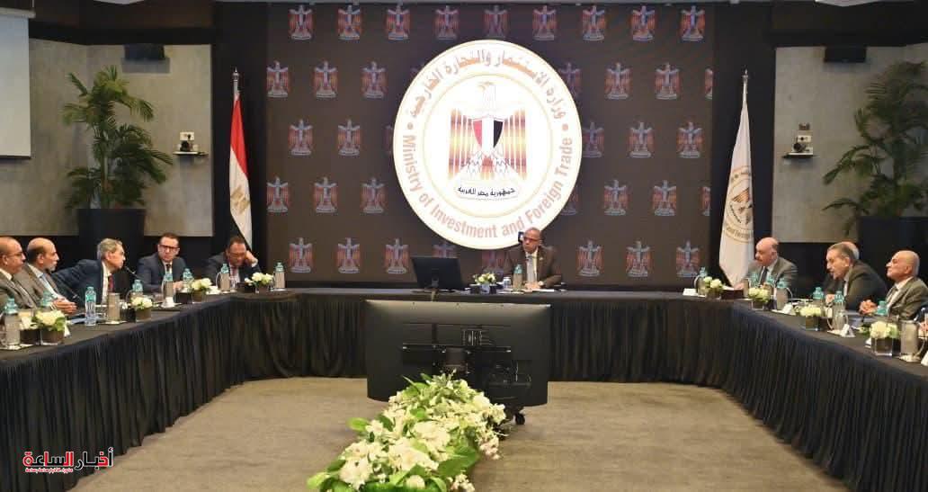 وزير الاستثمار يبحث مع الغرف التجارية تعزيز الصادرات وزيادة تنافسية المنتج المصري