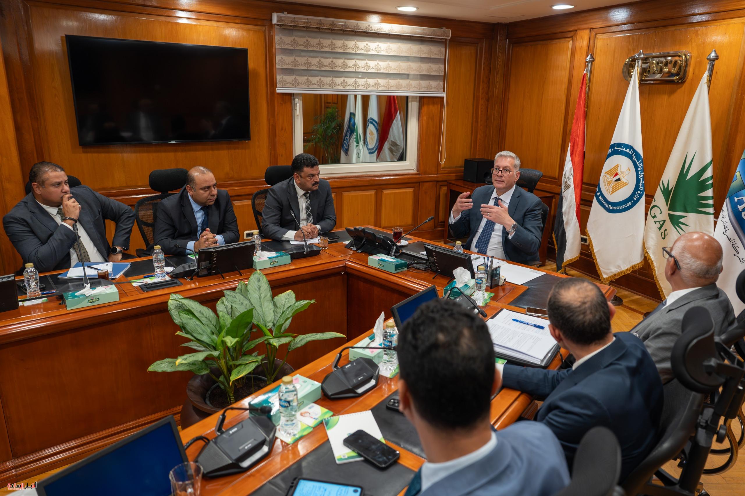 وزير البترول: طرح الفرص التعدينية بنظام القطاعات المفتوحة للبحث عن الذهب والمعادن لجذب مزيد من الاستثمارات