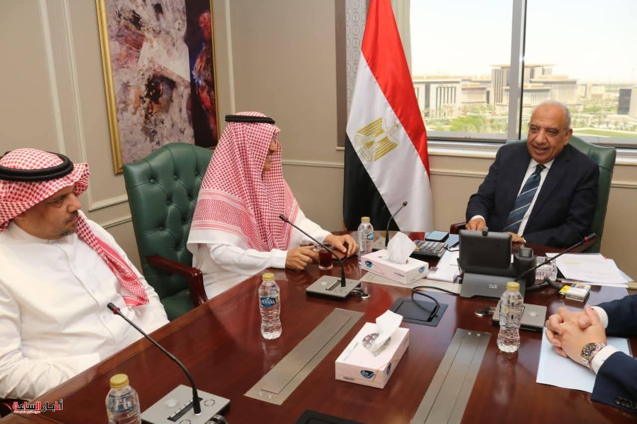 الكهرباء وأكوا باور تسرّعان تنفيذ مشروعات رياح بقدرة 2300 ميجاوات لدعم الطاقة النظيفة