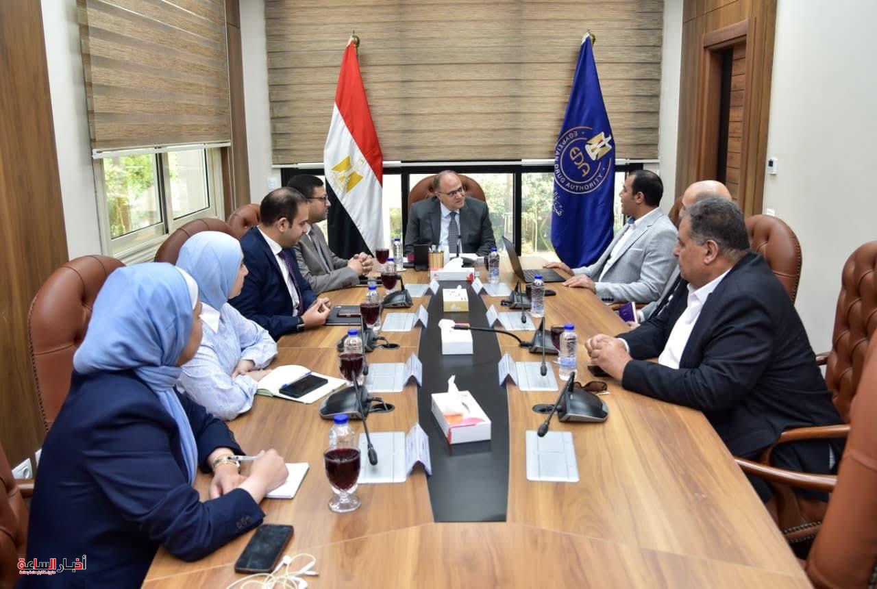 هيئة الدواء تبحث مع «إينوفاشين» توطين صناعة المواد الخام الدوائية ونقل التكنولوجيا إلى مصر