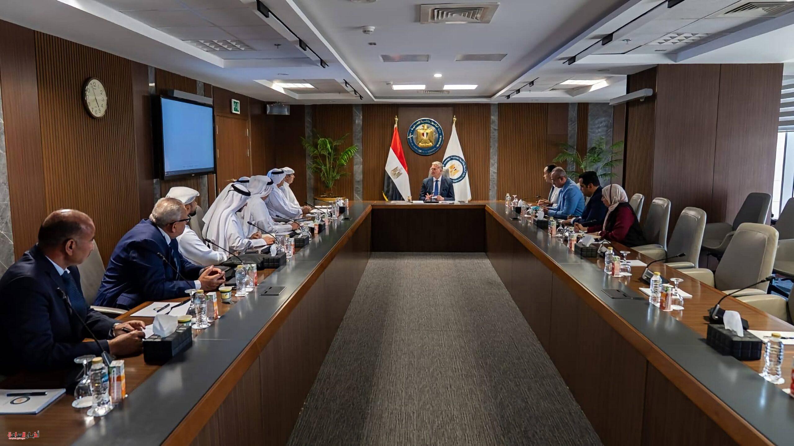 وزير البترول يبحث مع «إينوك» الإماراتية توسيع الاستثمارات المشتركة في تموين الطائرات والاستكشاف البترولي