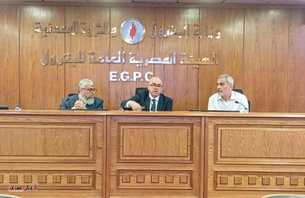“هيئة البترول” تبحث تطبيق تقنية الغمر الحراري لتعزيز كفاءة تشغيل مراكز البيانات وترشيد استهلاك الطاقة