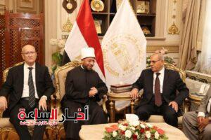 وزير الأوقاف يهنئ رئيس محكمة النقض بمنصبه الجديد ويؤكد دعم التعاون بين مؤسسات الدولة 7 akhbarelsaa.com 6lHYLJ3V