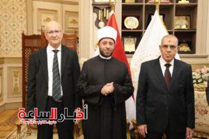 وزير الأوقاف يهنئ رئيس محكمة النقض بمنصبه الجديد ويؤكد دعم التعاون بين مؤسسات الدولة 5 akhbarelsaa.com 9uAiov1t